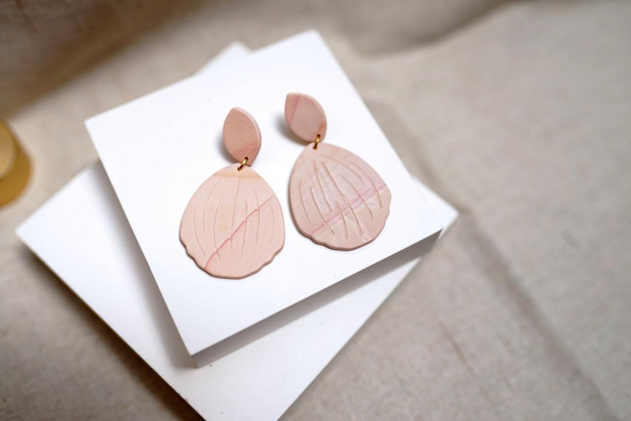 NEW CLAY EARRINGS Pastel Pink Seashell Beach Holiday Art Deco Jewelry